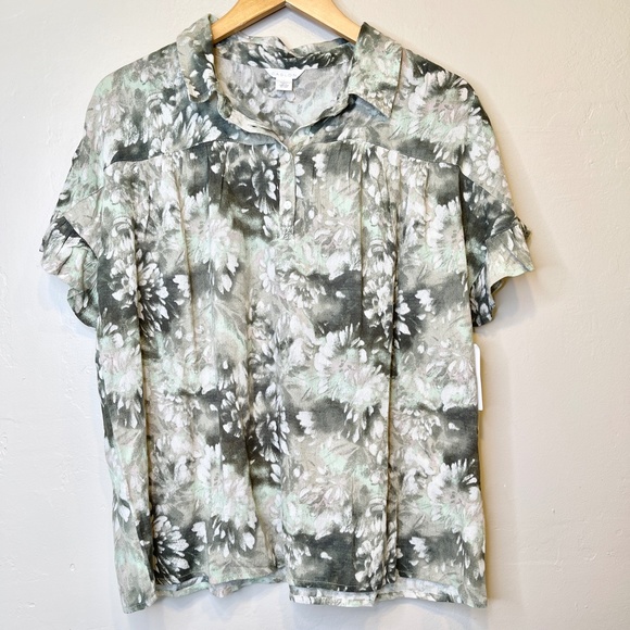 Caslon NWT Watercolor Pattern Short Sleeve Collared Button Front Lightweight Top - Picture 3 of 11